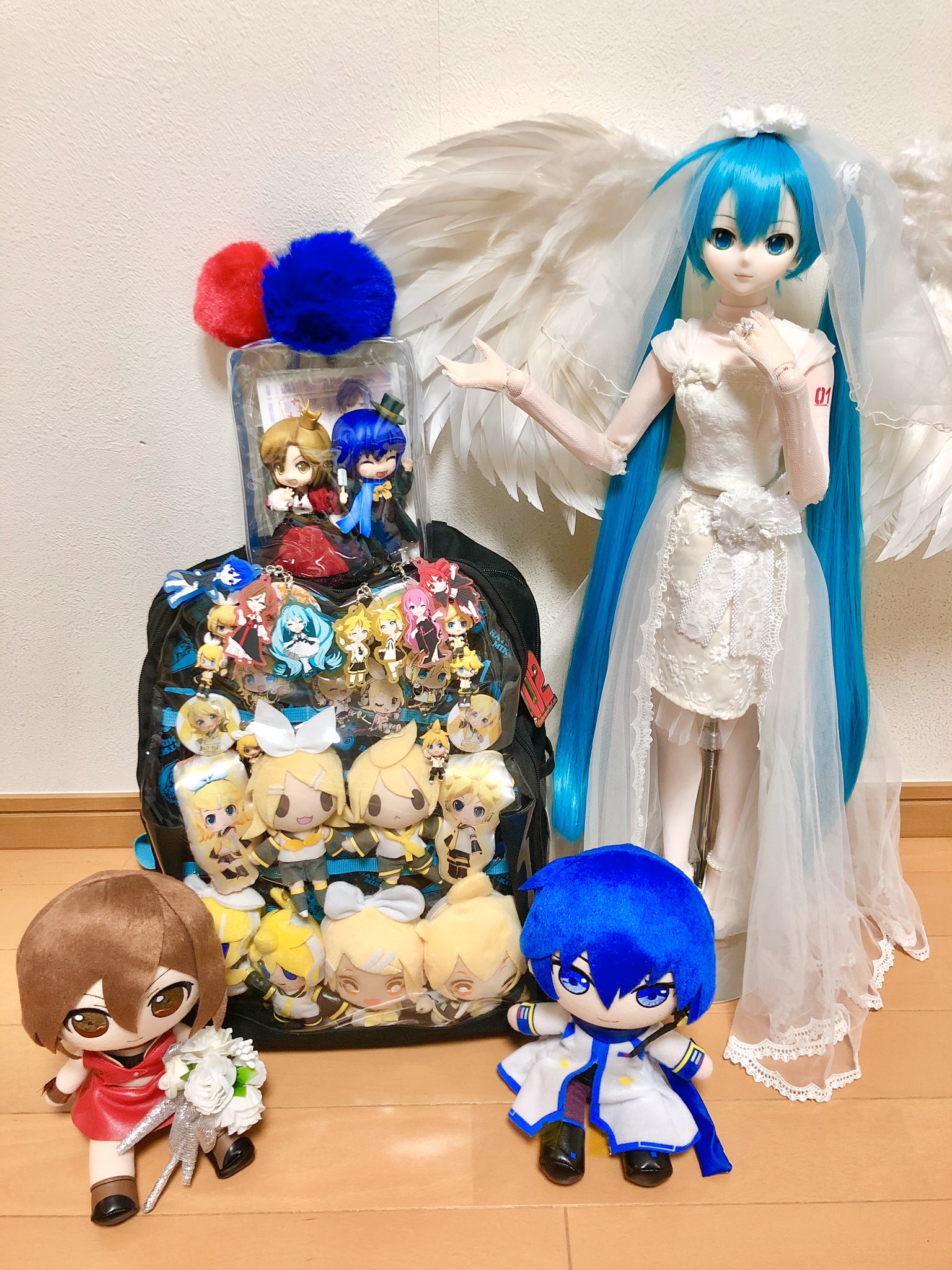 ねんどろいどどーる　KAITO MEIKOセット バーチャルシンガー「MEIKO」「KAITO」が手のひらサイズの