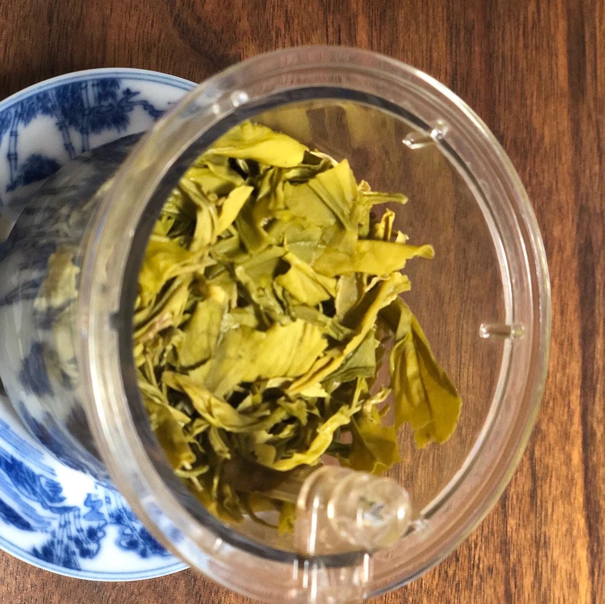 canada_tea's tweet photo. 秋風吹渭水，落葉滿長安。Golden leaves, like a beautiful butterfly flying in the sky. #tea#teainstitute #canadateainstitute #teatrip #china #chinawuyi #teatetea #teaculture #travel #trip #life #lifestyle #lifestyleblogger #茶 #茶藝 #茶道 #茶文化 #Thanksgiving #longweekend #holiday https://t.co/Pa9IDIWJ3A