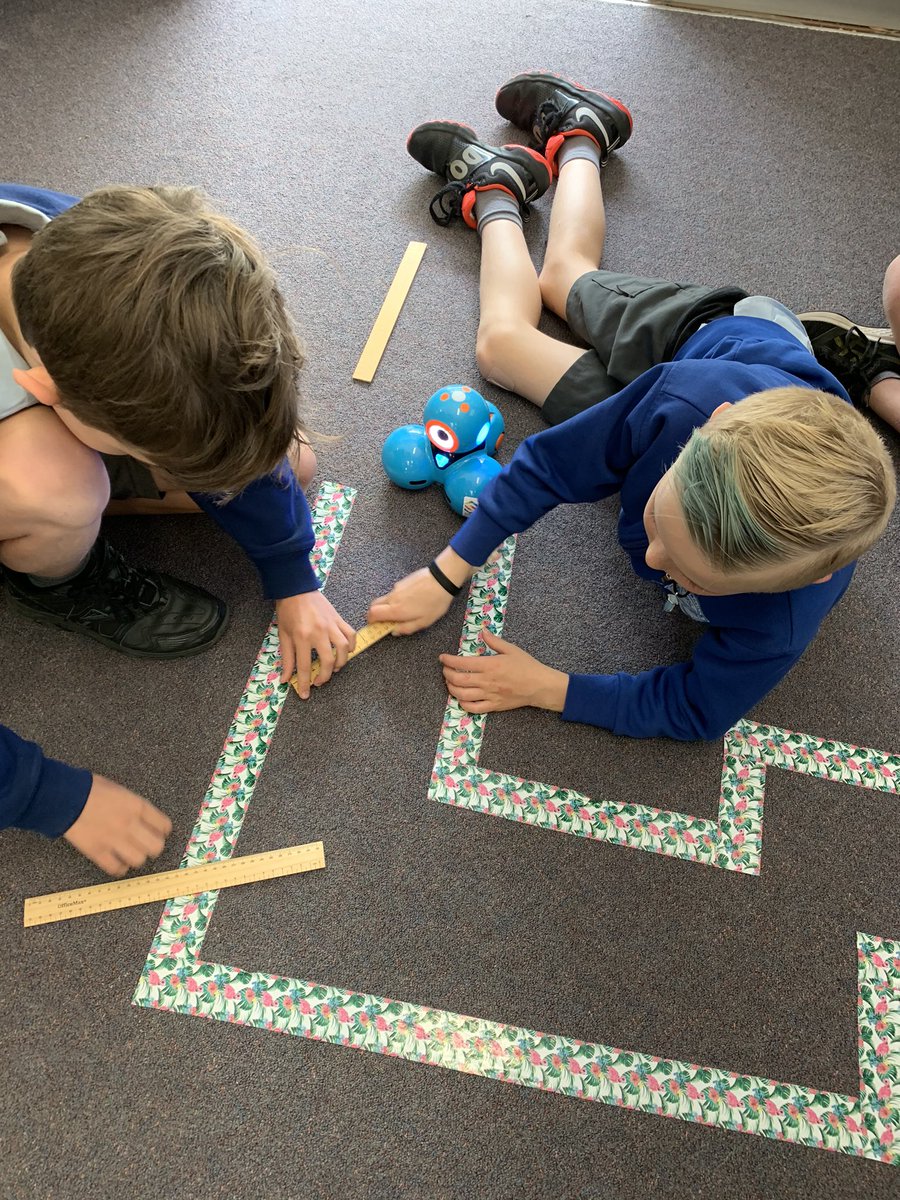 STEMMSSPS1's tweet photo. Stage 2 and their a-MAZE-ing coding skills! #coding #GirlsWhoCode @NSWEducation @stem_T4L @MSSPS https://t.co/xouZ0ip5RH