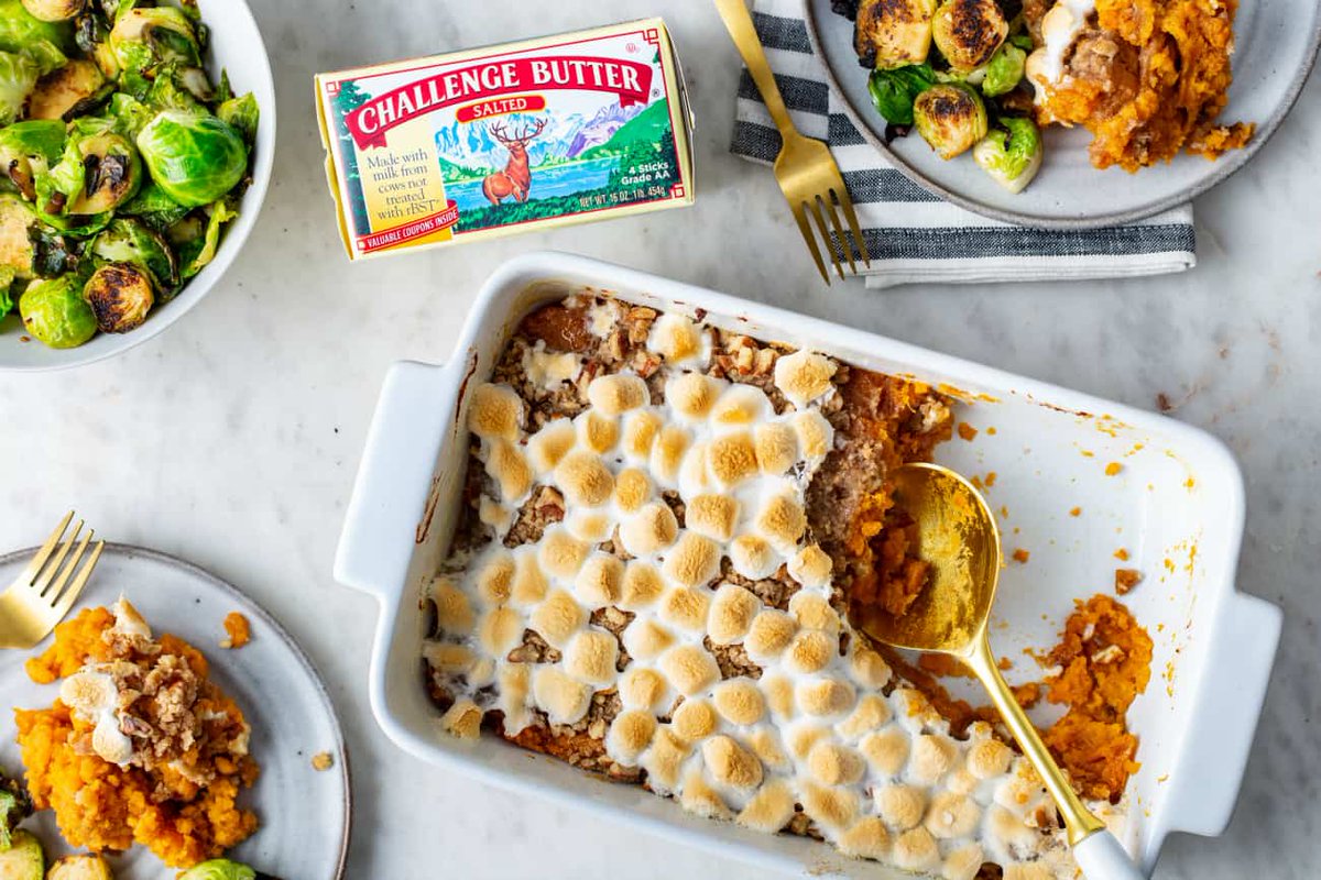 bakingaddiction's tweet image. AD | Bake up some fresh sweet potatoes to make Sweet Potato Casserole with Streusel Topping. The easy brown sugar and pecan streusel is a delicious addition to the traditional marshmallow topping! RECIPE: mybakingaddiction.com/sweet-potato-c… @ChallengeButter