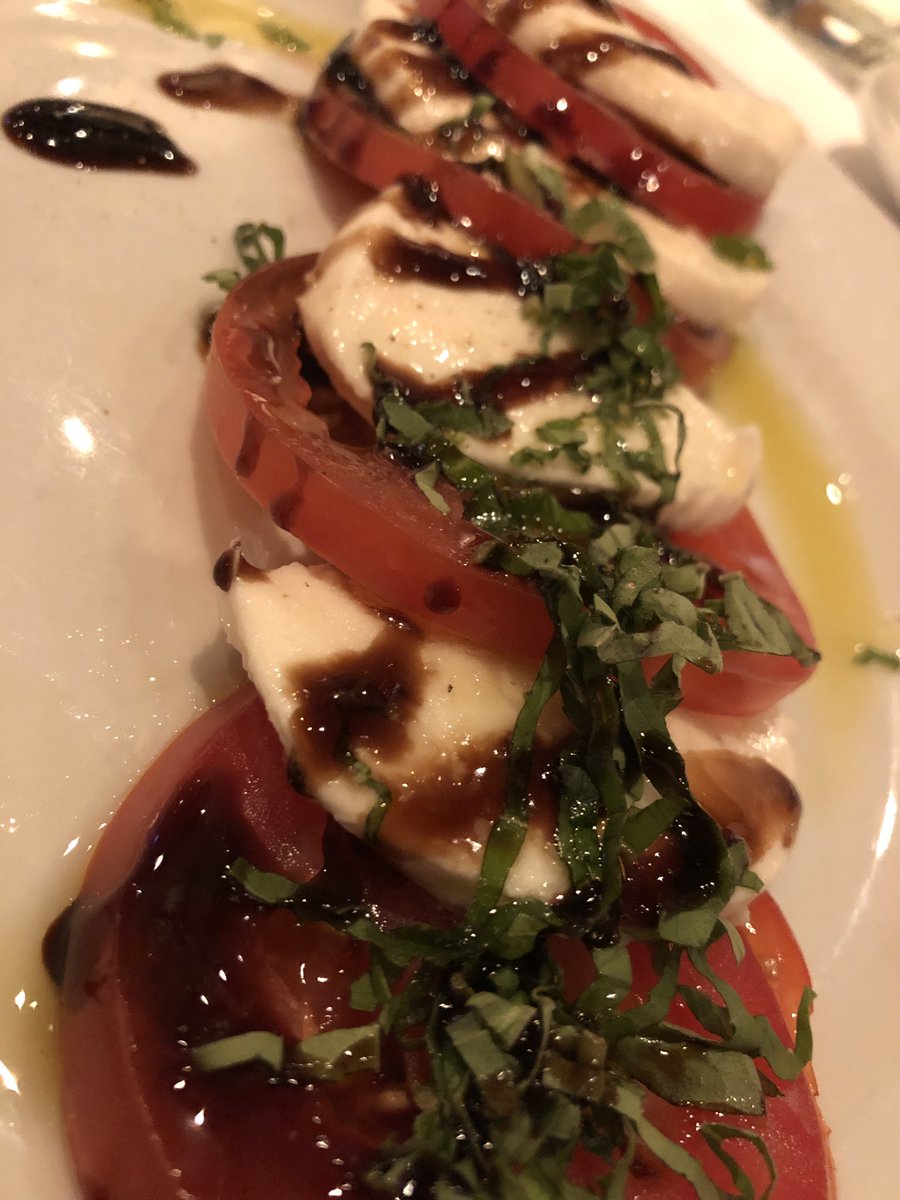 gdnightelizbeth's tweet photo. Happiest of Birthdayz...pretty lil sistuh kitten 🐱😏😻🤗😘
Dinner w/the entire family was absolutely smashing. 😌💗🎂🎉
#StrawberryBasilLimonata #cocktailtoast #tomatocaprese #rosemaryciabatta #ShrimpFraDiavolo #caramelcheezecake #MissyAnne #BirthdayBash #FamilyForevez https://t.co/ECJfwJxcvQ