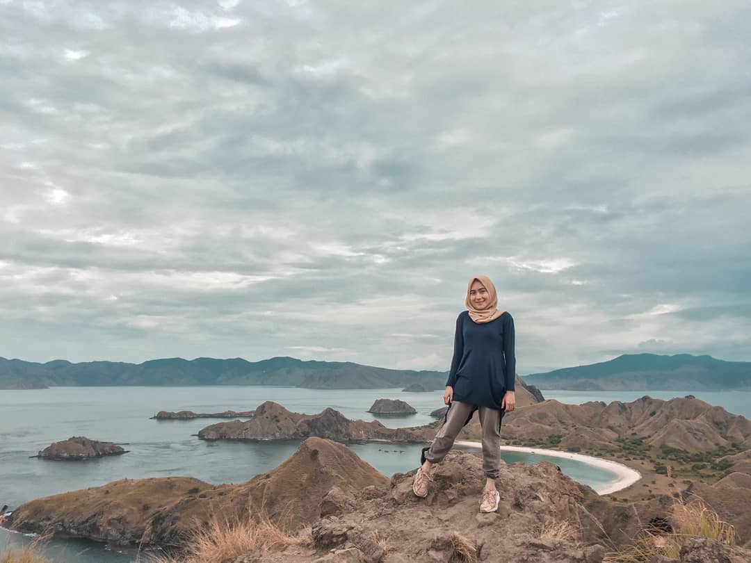 Aku berdiri disini untuk membuka mata semua orang yang meragukanku, karena kemenangan hanya akan datang pada orang yang telah menaklukan kekalahan.

Ayo menangkan tekadmu untuk datang ke pulau Padar, ditemani tim dari "Kemanalagi" yang ramah dan menyenangkan.