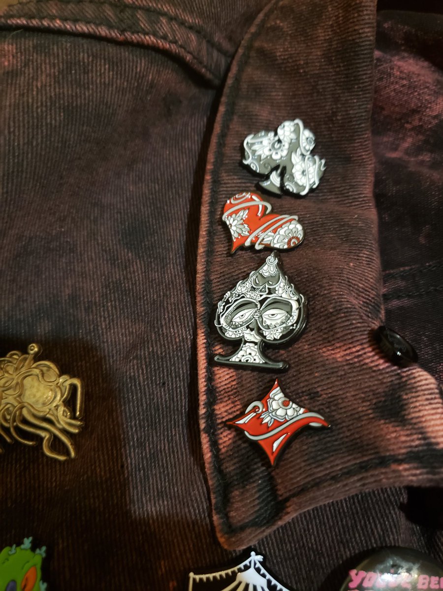 TheDinosawyer's tweet photo. And on the right? Something of an in reference I suppose, but a lovely set of pins by one Denyse Klette! A suit for each member, and for the rest of my stable, you'll always be here for me. #TheHandOfFate #IWillGiveYouMyAll https://t.co/jsMI37AK6w