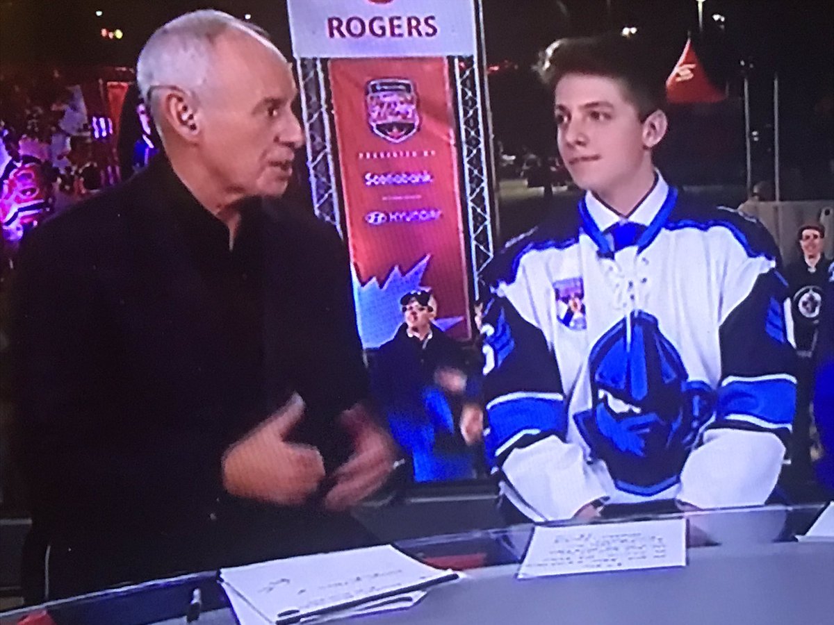 ReprtrPatHealey's tweet photo. #WaverleyNS product @seewilkey71 was one of the two minor hockey players @hometownhockey_ who announced the three stars. I like the third star choice the best #MasonRocks @Bedford_Barons #FallRiverNS #Jets #Pens https://t.co/8IpJnyvlAt