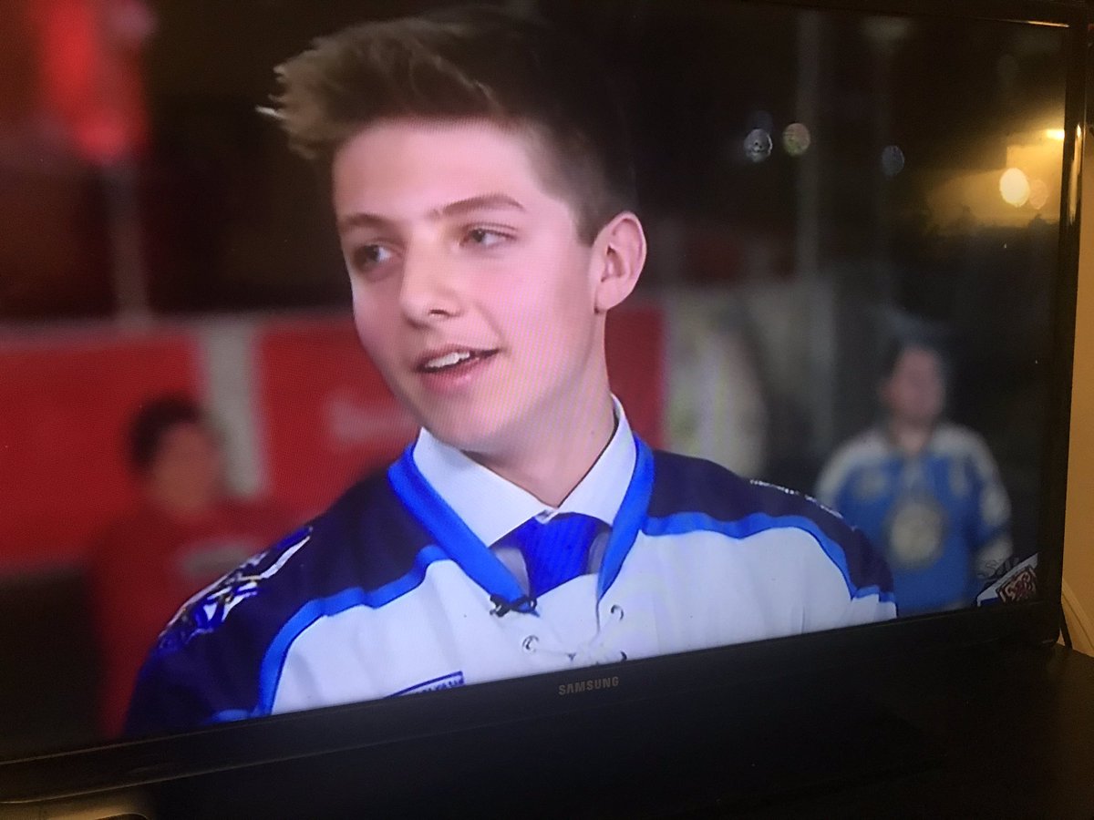 ReprtrPatHealey's tweet photo. #WaverleyNS product @seewilkey71 was one of the two minor hockey players @hometownhockey_ who announced the three stars. I like the third star choice the best #MasonRocks @Bedford_Barons #FallRiverNS #Jets #Pens https://t.co/8IpJnyvlAt