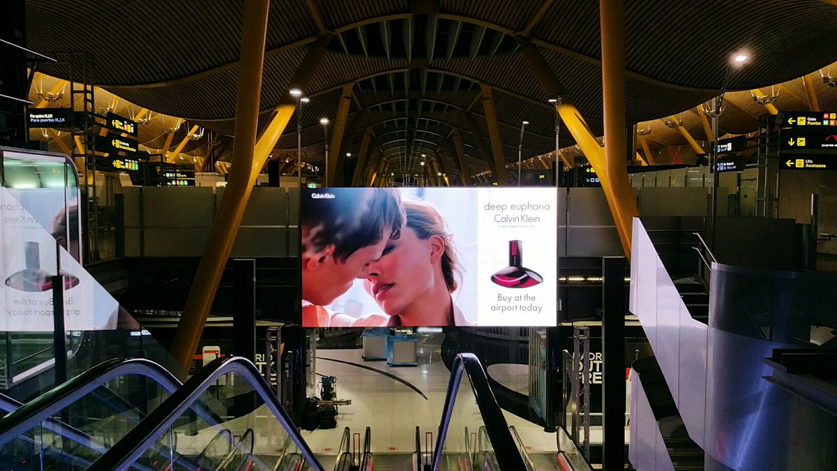 szliantronics's tweet photo. #LianTronicsAirportCase - LianTronics-made advertisement display broadcasts in bright and sharp color as always in #MadridAirport, Spain -- a main transportation gateway to the whole world.

#LianTronics #LEDDisplay #LED #AirportDisplay  #DigitalSignage #audiovisual https://t.co/6f7yF7hX5C