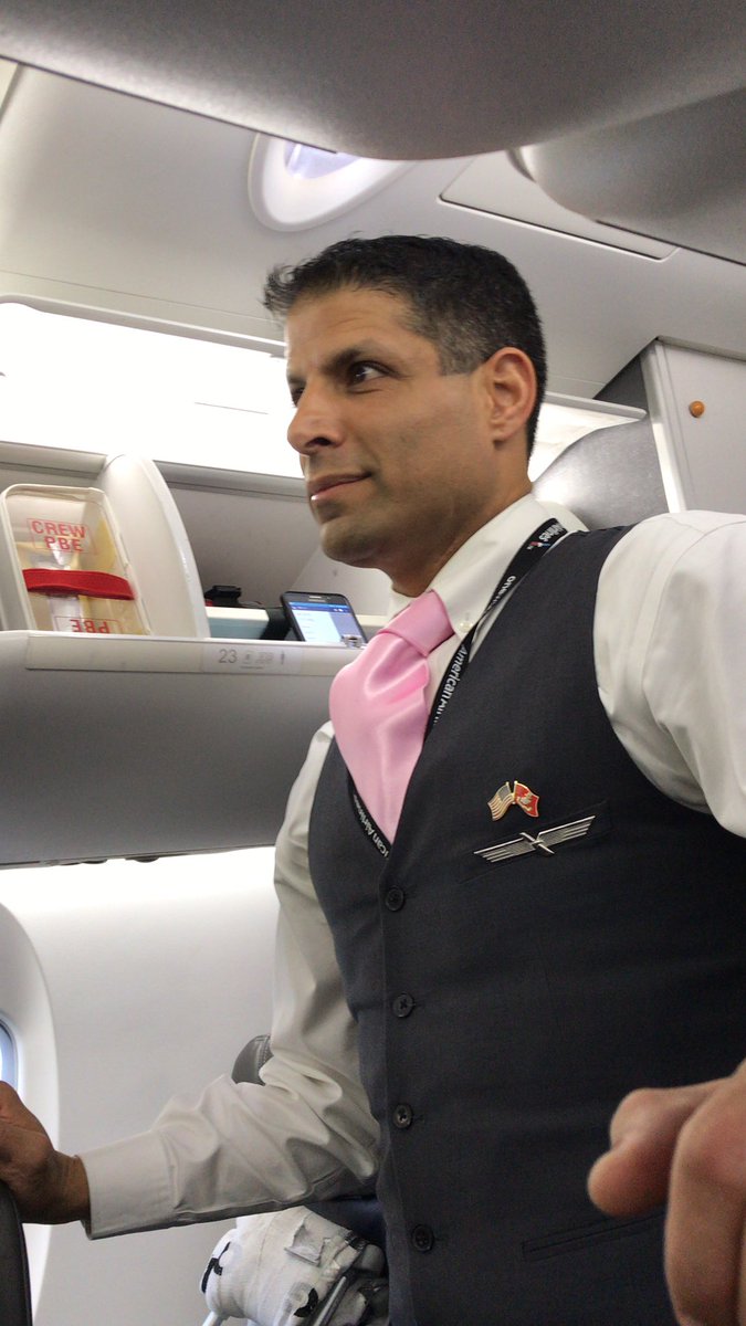 Sallietations's tweet photo. @AmericanAir Long delay was made better by awesome flight attendant Sean! Awesome customer service! https://t.co/HoummZNstK
