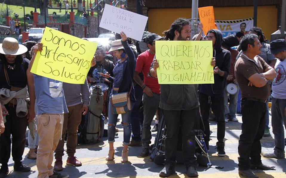 Reubican a artesanos foráneos a calle Hidalgo en Metepec https://mile.io/2q3Nq9A