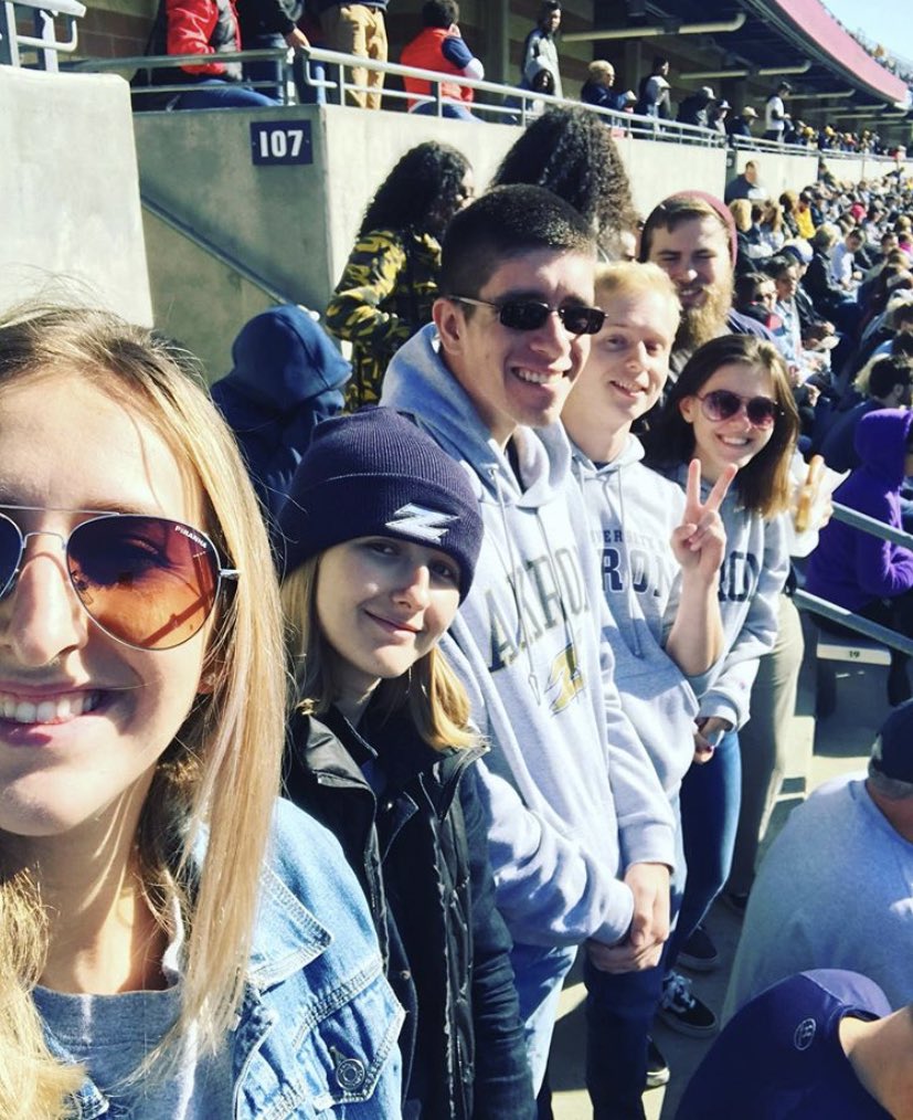 Here are some more awesome photos from Homecoming games this month!! Check out these wonderful parade floats, fellowships, and tailgates from chapters around H 🙌💙💛 #aporegionh