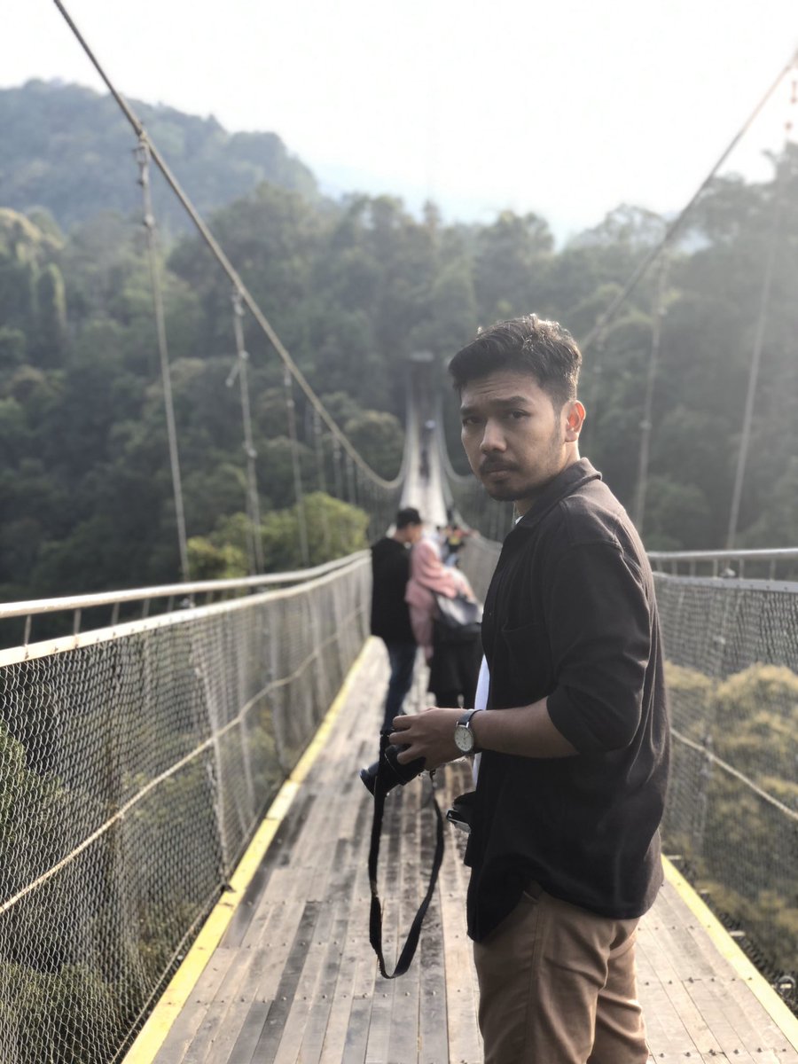 Reza Fahlevi On Twitter Kesel Banget Kan Udah Poto Backgroundnya Ada Orang Pacaran Mana Mesra Lagi Udah Kaya Kang Poto Keliling