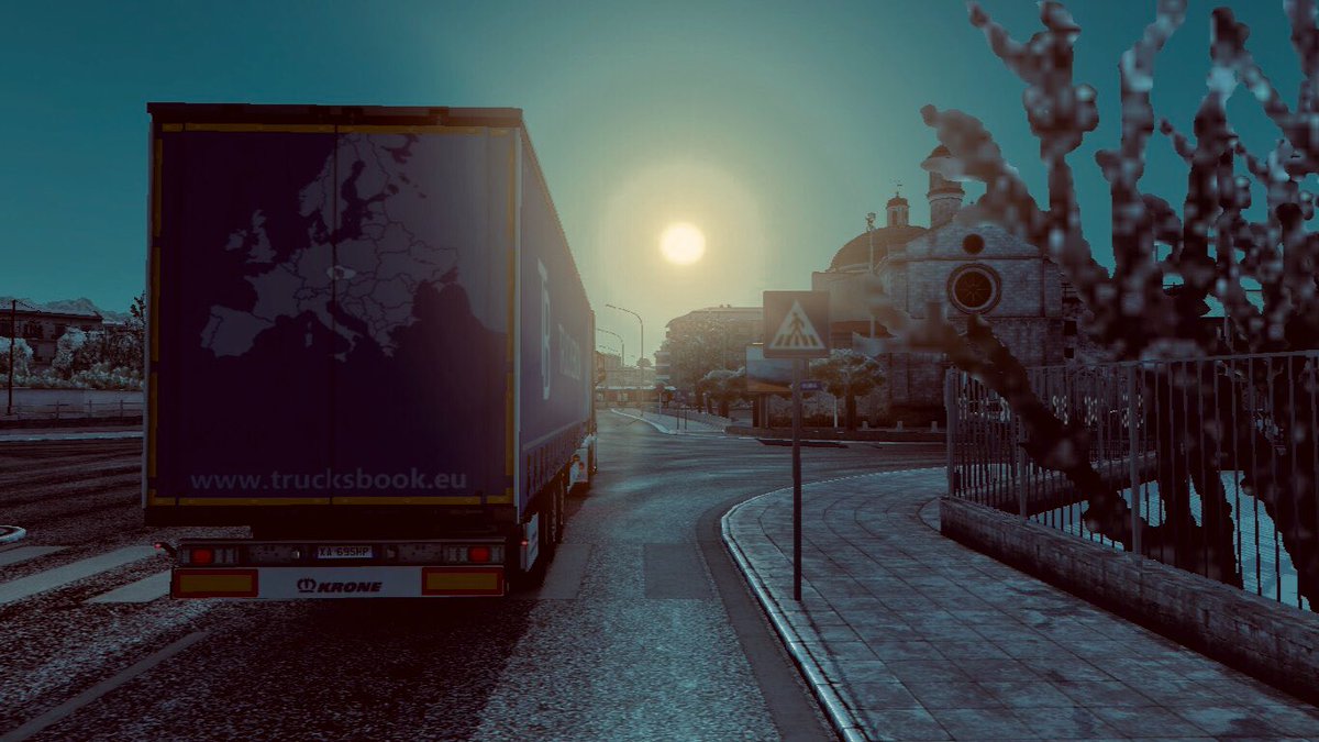 TrucksbookED new Actros.
Looking good with winter mod in Sicilia
@SCSsoftware 
@fastcargovtc 
@trucksbook 
@MercedesBenz 
@KroneTrailer 
#WinterIsComing 
#Italy