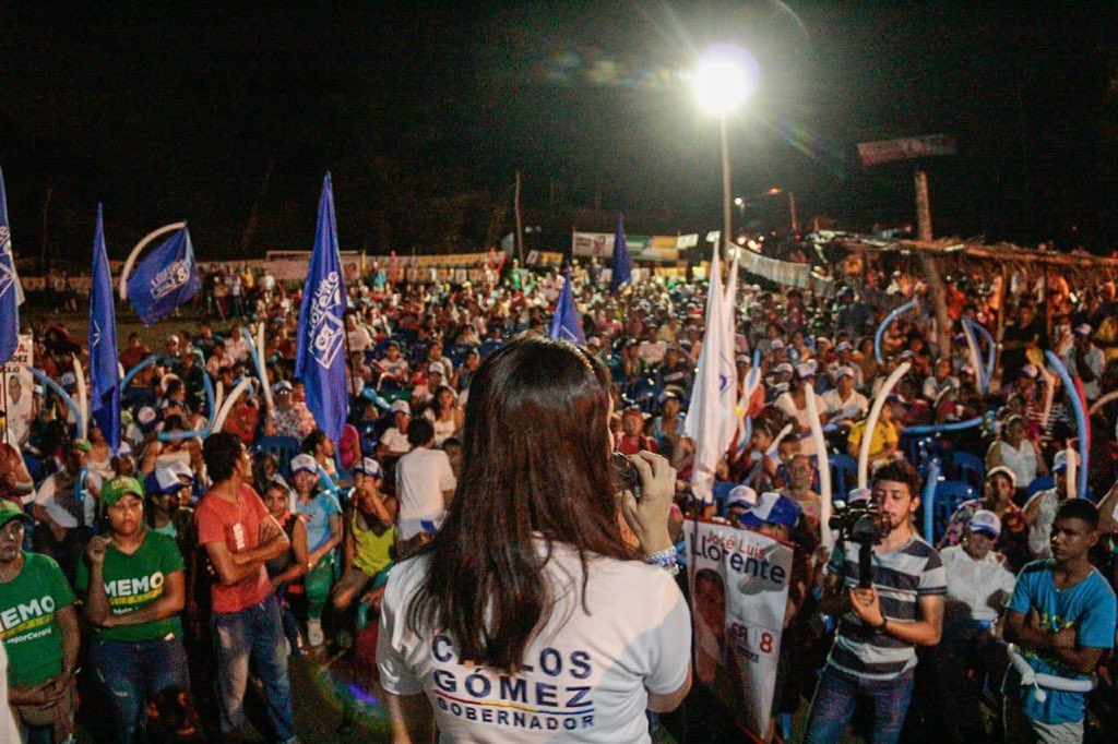 CARLOSDGE's tweet photo. ¡MULTITUDINARIO CERETÉ!

Con mi esposa @vanefayad llegamos a Severá, corregimiento de Cereté, a decirle a sus habitantes que con #CarlosGómezGobernador la zona rural tiene futuro. Con @MemoChagui alcalde haremos que la vía y el acueducto que tanto necesitan sean realidad. https://t.co/XMOaSfyKBu