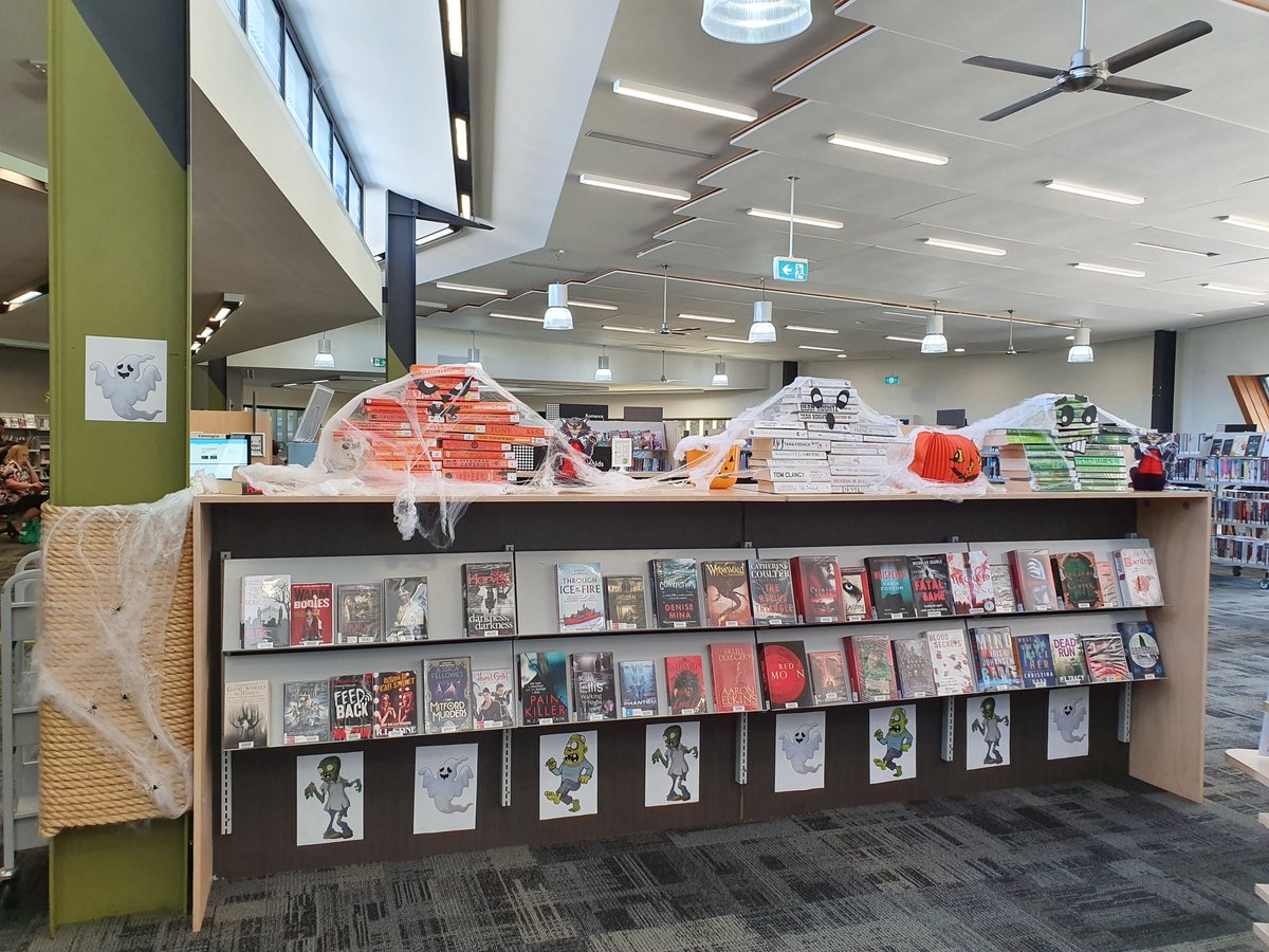 alyshatiarne1's tweet image. Pakenham Library has made a spooky display to promote some mysterious and scary stories available to borrow #Halloween #bookdisplay #SwinLibStudents
