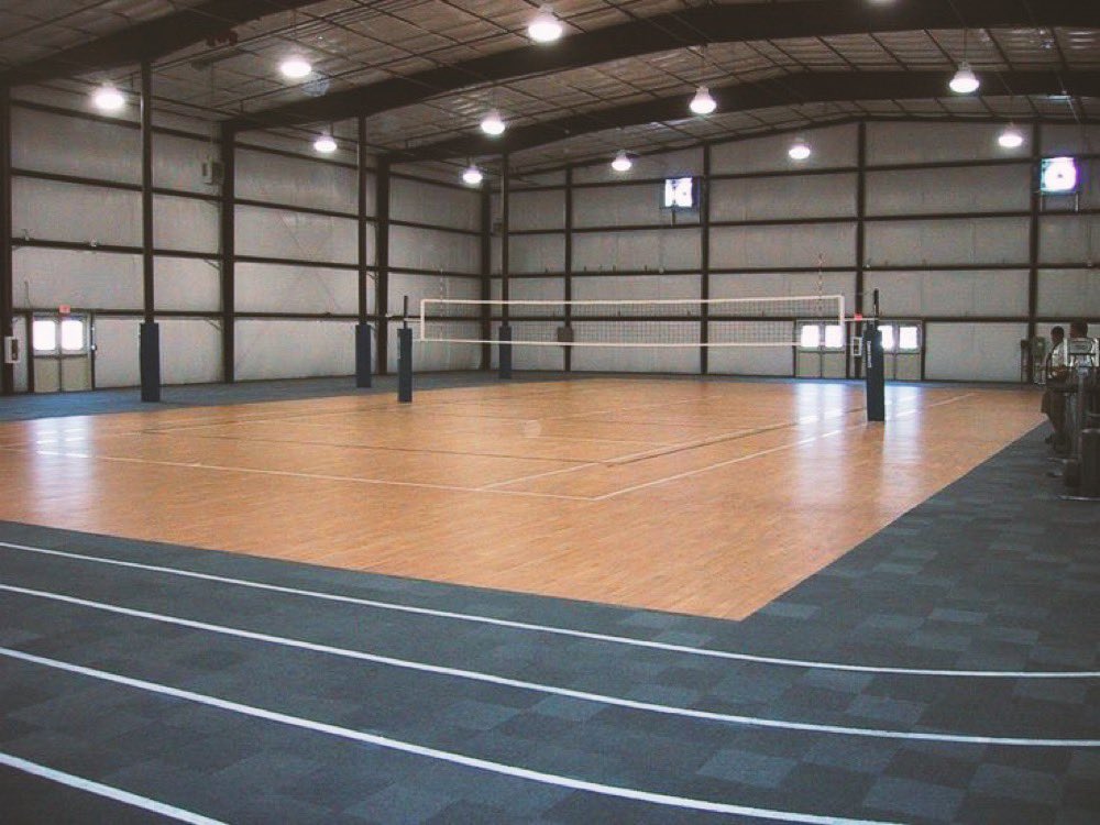 существуют ли крытые волейбольные залы с песком. существуют ли крытые волейбольные залы с песком. центр пляжных видов спорта динамит. крытая площадка для пляжного волейбола.