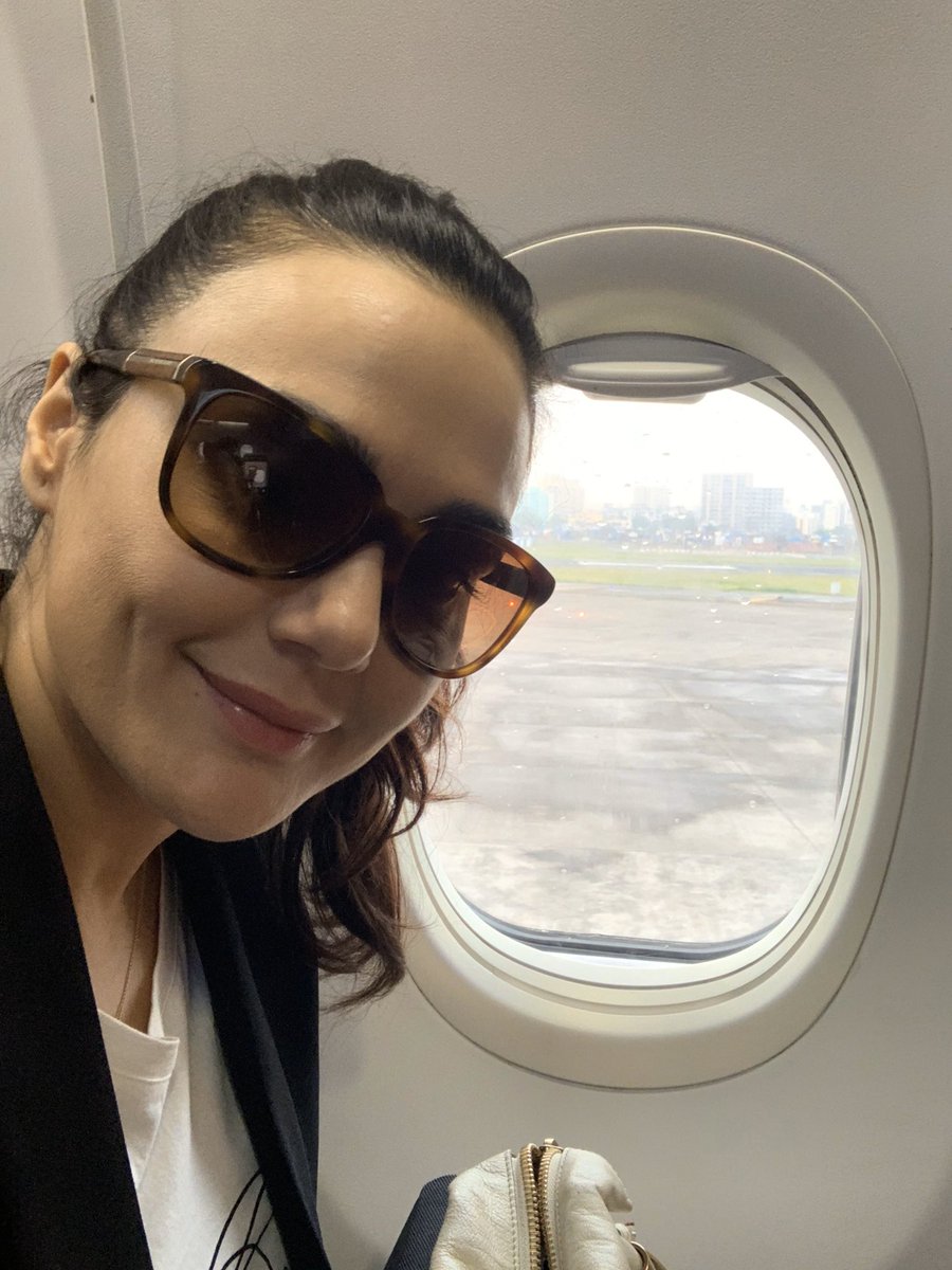 realpreityzinta's tweet image. सुबह सुबह ... Another flight .... another top angle view ✈️ #manicmonday #pztravel #ting