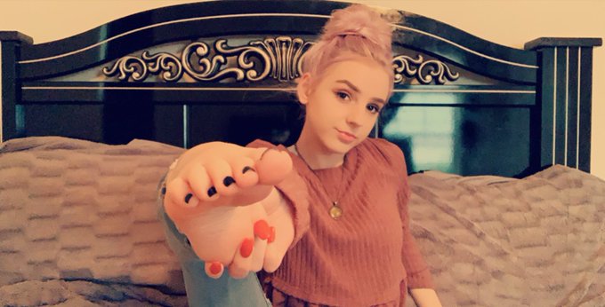 Just feeling a little dark 🖤 #feet #toes  #footfetısh #footlovers #FOOTWORSHİP #prettytoes https://t<a href="/tag/feet"class="tags">#feet</a><a href="/tag/toes"class="tags">#toes</a><a href="/tag/footfet%C4%B1sh"class="tags">#footfetısh</a><a href="/tag/footworship"class="tags"><span>#footworship</span></a><a href="/tag/prettytoes"class="tags"><span>#prettytoes</span></a><a href="/tag/footlovers"class="tags"><span>#footlovers</span></a>