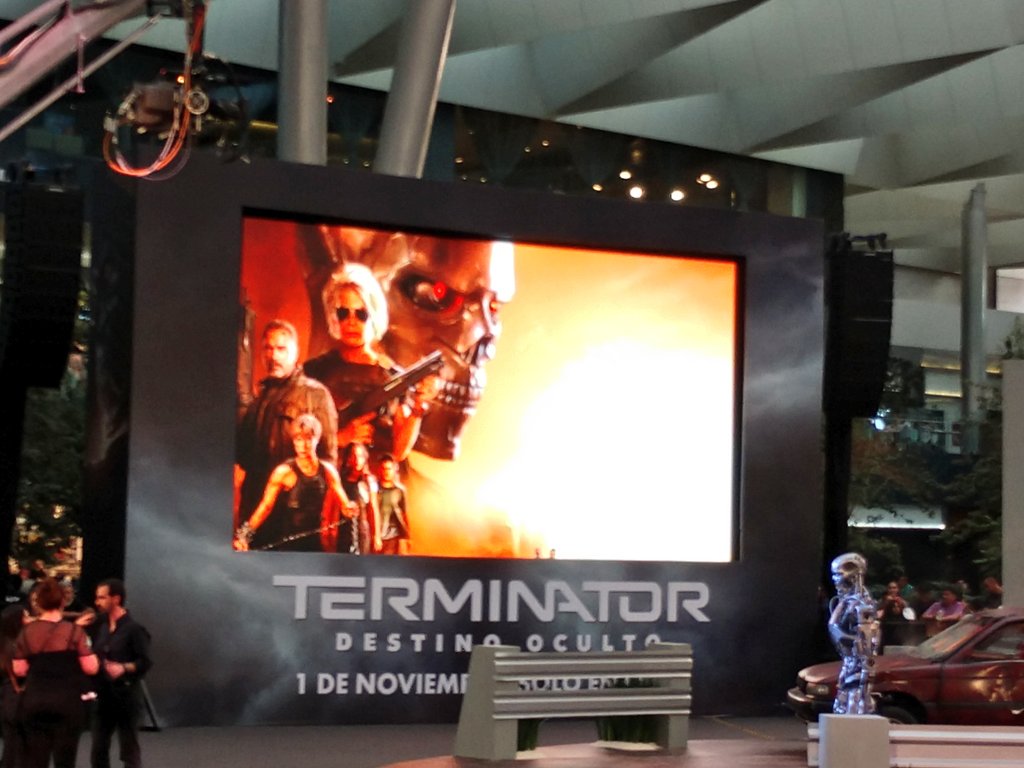 Telcel's tweet photo. #TerminatorFanEvent Así se vivió la Alfombra Roja #DestinoOculto sólo con #TelcelLaMejorRed https://t.co/NkfGilRimo
