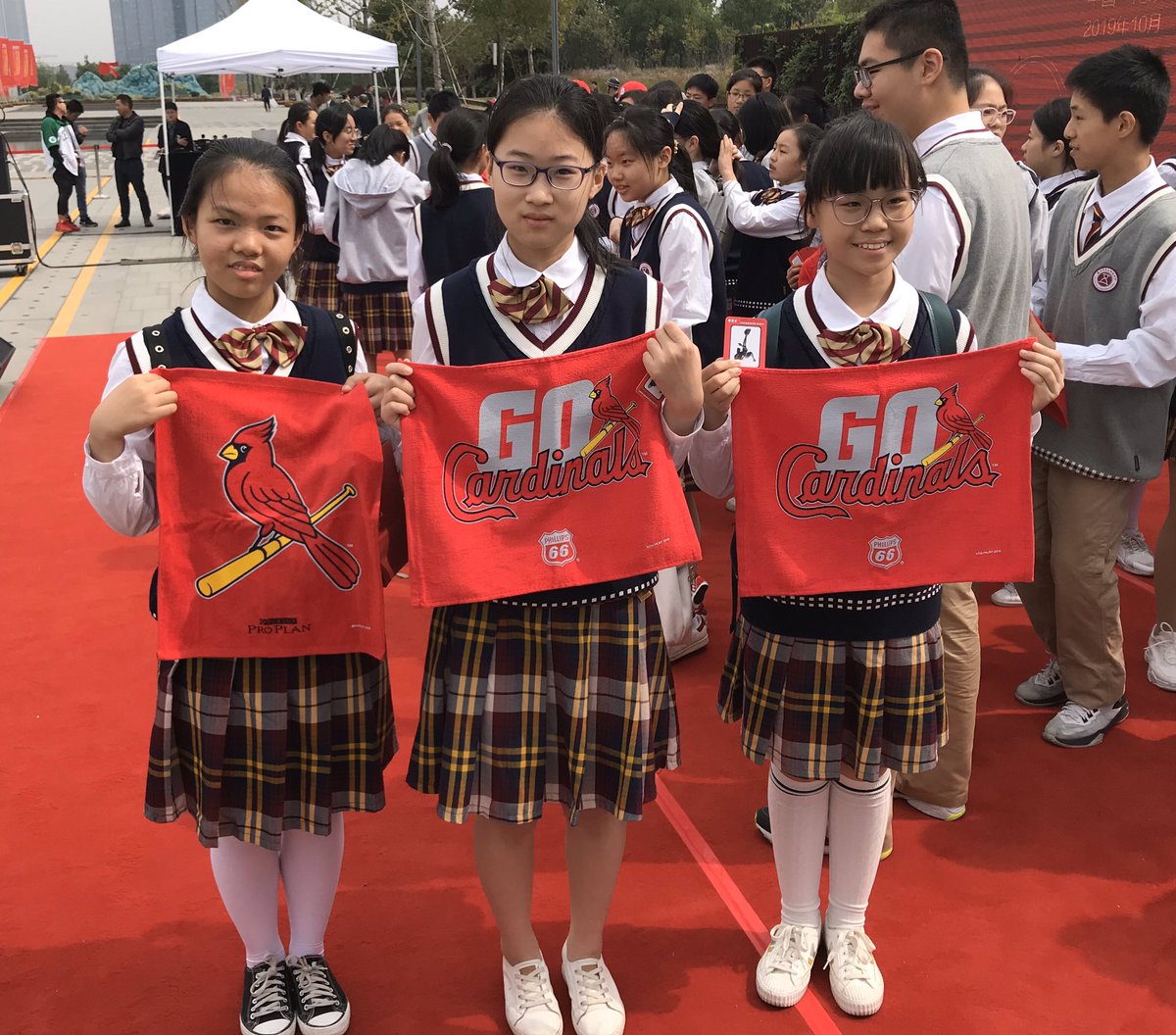 Schoolgirls in Nanjing China cheer on <a href="/Cardinals/">St. Louis Cardinals</a> in <a href="/MLB/">MLB</a> playoffs <a href="/STLCardsNews/">STL Cardinals News</a> #stlouis-Nanjing sister city <a href="/nkgstlcitycom/">STL-NKG Sister City Committee</a> <a href="/WTCSTL/">WTC St. Louis</a> <a href="/BioSTL/">BioSTL</a>
