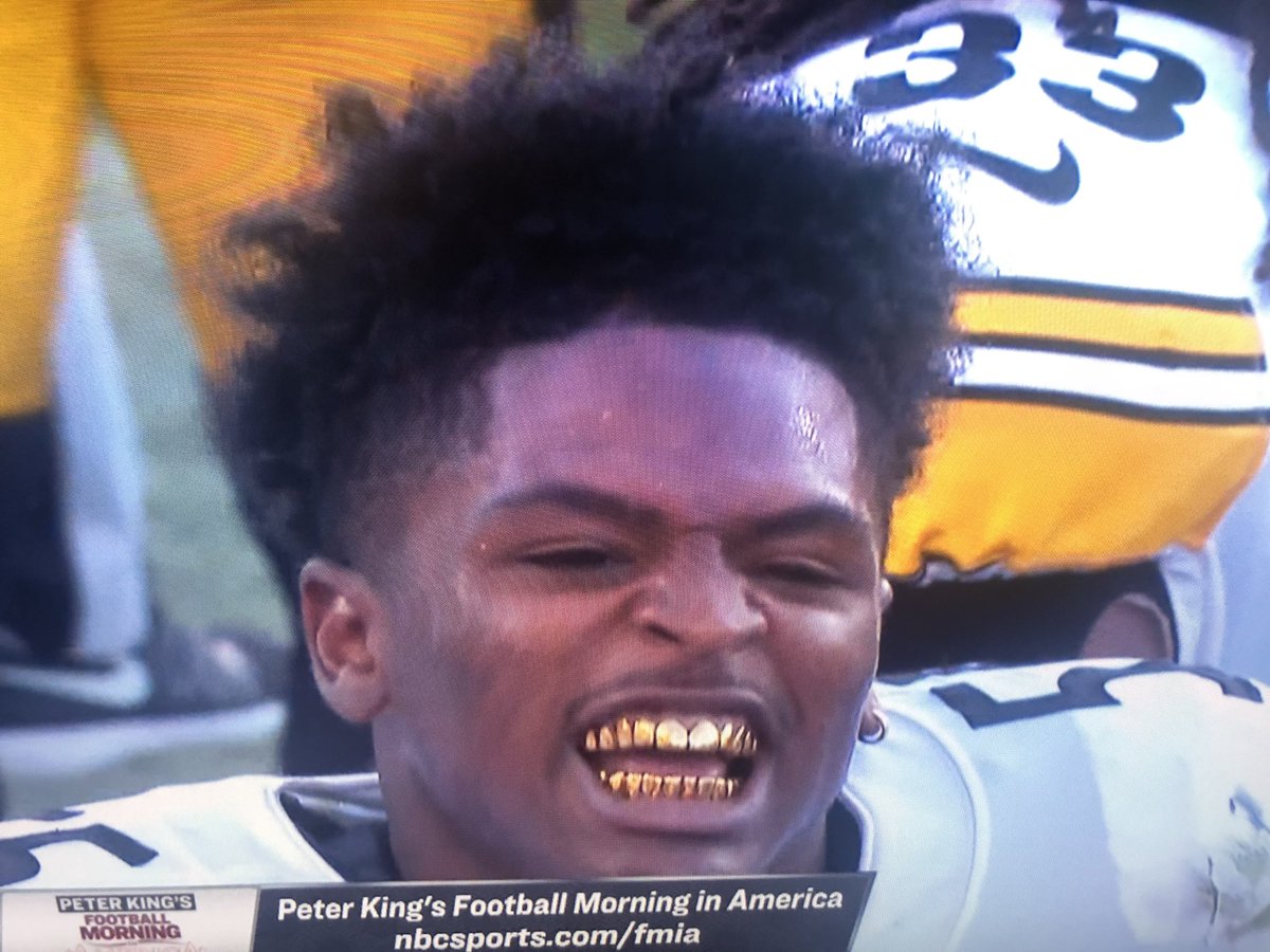 TripletMessiah's tweet photo. When did Devin Bush get all-gold teeth?  Seems short-sighted. https://t.co/DPATgV01nW