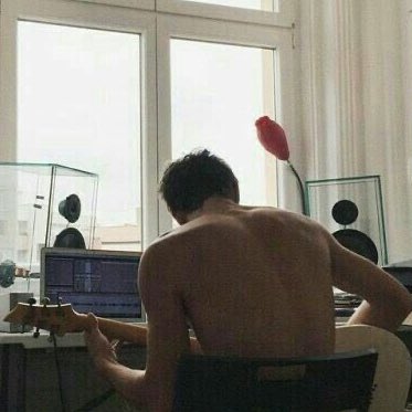 merlynsie's tweet photo. marklee x guitar thread 🦁🎸✨ https://t.co/Xev0vjA3Ar