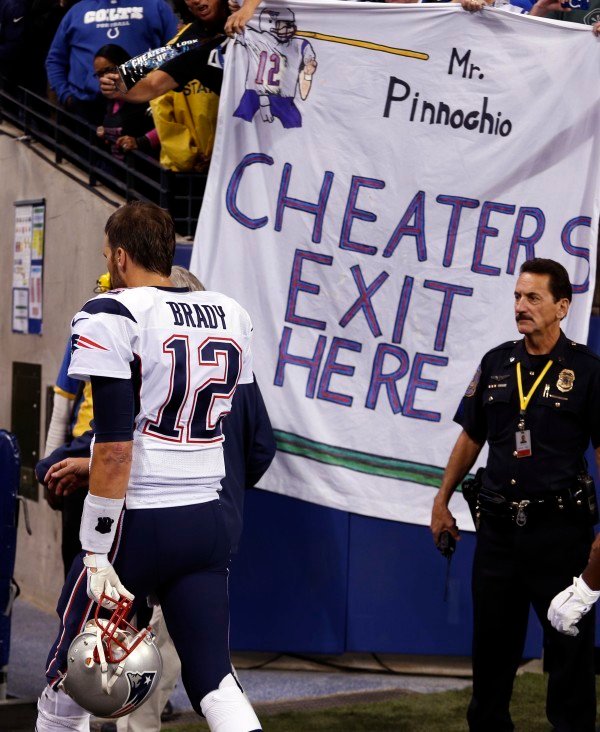 CALBOYDON's tweet image. Perfect timing 4 "U" "U" Robert "DIRTY OLD MAN" Kraft "BUTT KISSER" "U". Its a long season will Tom "DIRTY DIAPER" Brady poo poo himself B 4 2 long? @BenVolins "U" all "BOUGHT" AB'S #MRBIGASS "HYPE". Until things started getting "DIRTY" so to say.