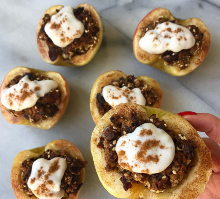 TaosBakes's tweet photo. Is anything better than the aroma of delicious baked goodies wafting across the house?
Pretty sure that's a no b/c this recipe from @GlutenFreeFM ft. our Caramel Pecan + Cranberries bar is DEE-LICIOUS ๐๐๐
https://t.co/QzWx7RXI9v
#TaosBakes #GlutenFree #Recipes #Snacks https://t.co/cgCydjDUO4