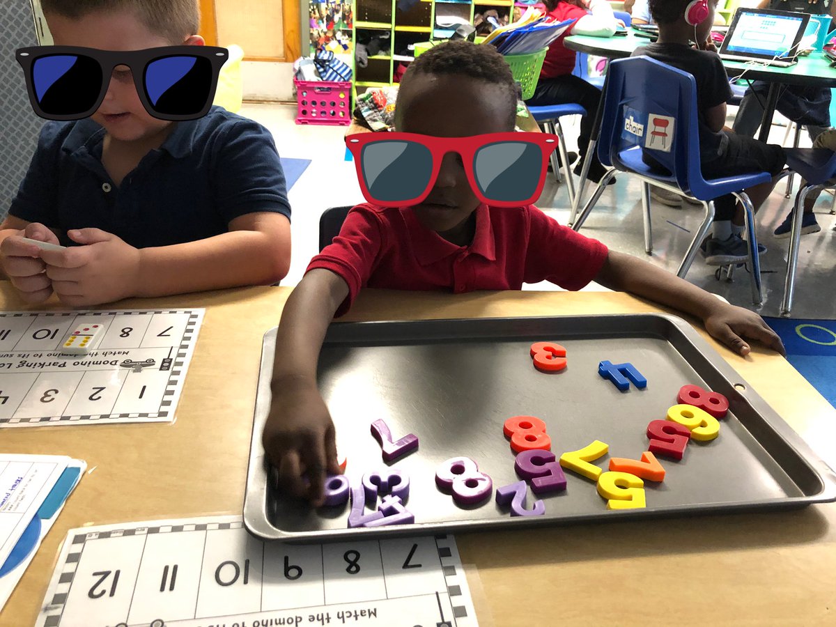 kmanley0628's tweet image. Counting two quantities using dominoes and sorting numbers with magnetic numbers. #kmath @KenwoodElementa #iteachmath #wearejcps @MrJadSalameh @ahigdonjcps @JillHandleyKES @crume_jamie