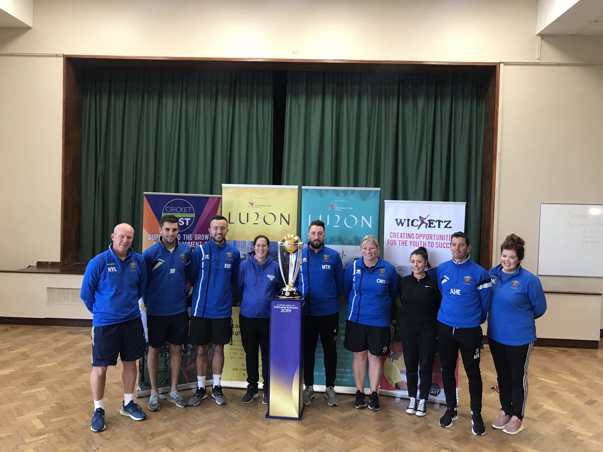 An Amazing experience for our students this afternoon having the Cricket World Cup Trophy at <a href="/icknieldhigh/">Icknield High School 🐝</a>. Thank you <a href="/englandcricket/">England Cricket</a> <a href="/Cricket_East/">Cricket East</a> <a href="/WicketzLuton/">Wicketz Luton</a> for inspiring our students and celebrating success. #Cricket #CWC19 #celebratingsuccess