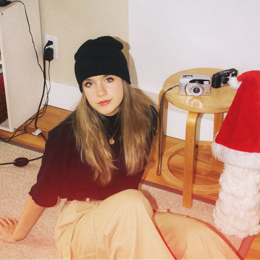 We want to introduce you to someone! This astoundingly talented & ambitious Vancouver artist, @_mollyannelle , will be coming out with a Holiday song on 604 this year called Winter Waves. Get ready for exciting things from her in 2020, including her debut album! #Holidays