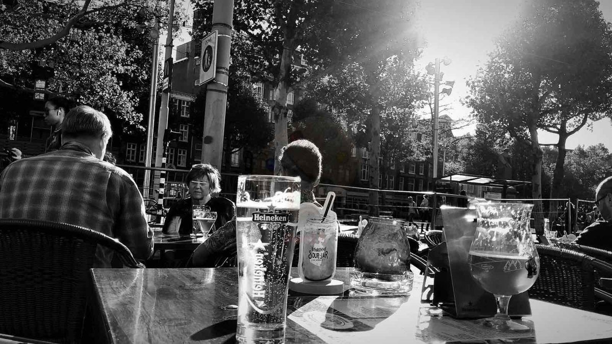 hotspotsrdam's tweet photo. Studenten en hotspots zijn een gouden combinatie. Ben je benieuwd naar wat voor leuke activiteiten er naast het studeren zijn🧐?

Lees dan nu onze nieuwe blog over studenten hotspots in Rotterdam!🔥- 🚧: zie link in de bio!

#rotterdam #hotspot #studenten #ontdekken #hhssmb https://t.co/Waxm9NvnZU