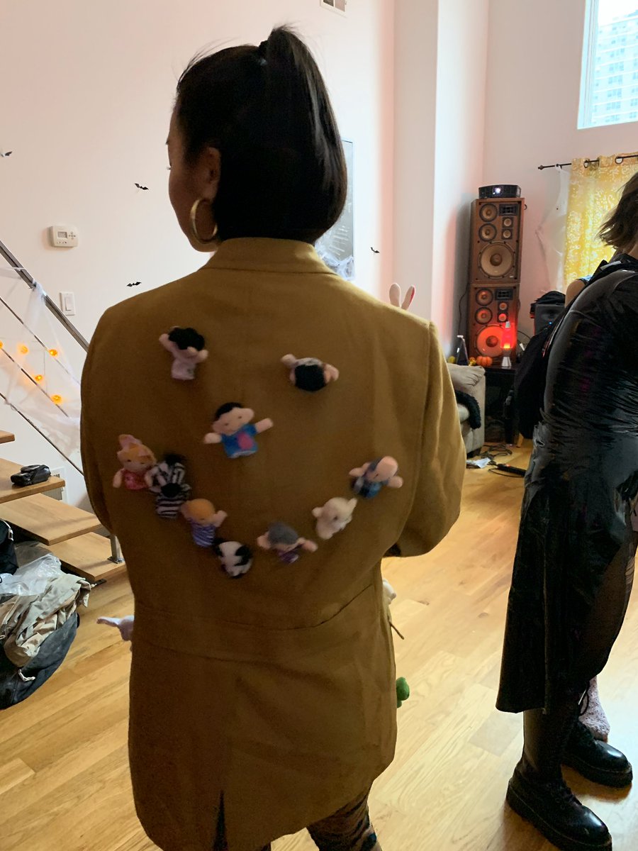 Demandora's tweet image. Okay last time because I haven’t showed the internet the back yet