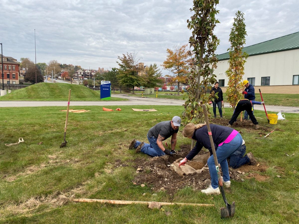RIDC_SWPA's tweet image. Last Friday, team members from #RIDC, @TreePgh and @kuresources planted over 30 trees in the RIDC industrial park in Duquesne.