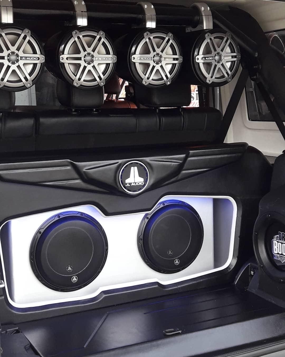 Arriba 94+ imagen jeep wrangler tower speakers