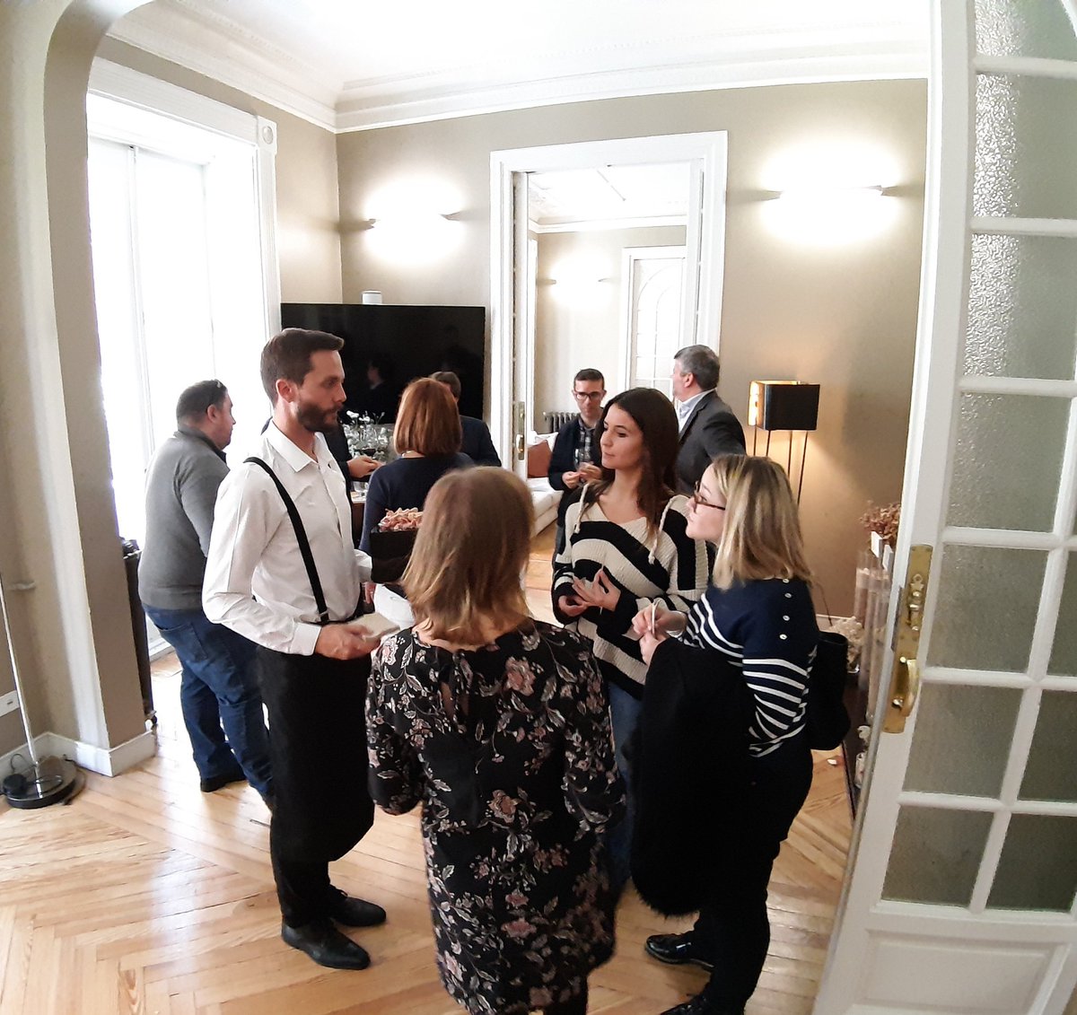 SalesforceES's tweet photo. Gracias a tod@s los que habéis asistido a la presentación de #ConnectedShoppers 🇪🇸, también a @arledomaine, que nos han tratado fenomenal 👌🍷 https://t.co/TJiEMypkiL