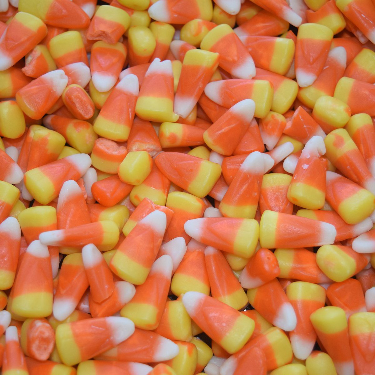 phjoshua's tweet image. The countdown to Halloween is getting short - and it's really time to talk candy now! 

Hit the link and vote in the poll to tell us which Halloween candies are at the top of your treat bucket list! 

thisdaddylife.com/2019/10/19/the… #halloween #poll #thisdaddylife