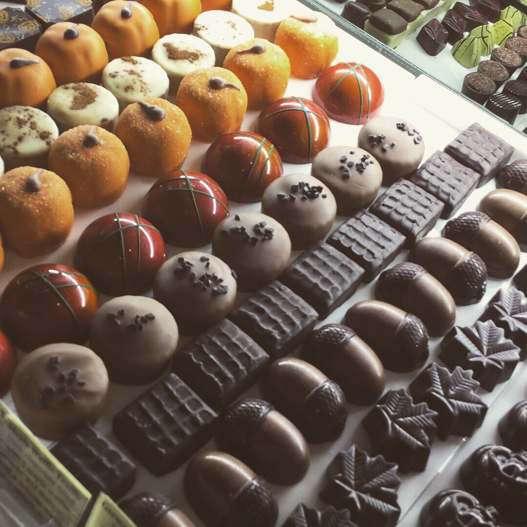 BeaconHillChoco's tweet photo. Happy National Chocolate Day!🍫😍

One of our favorite days

Treat yourself to one of our artisan chocolates from around the word! https://t.co/FFo38jIq2g