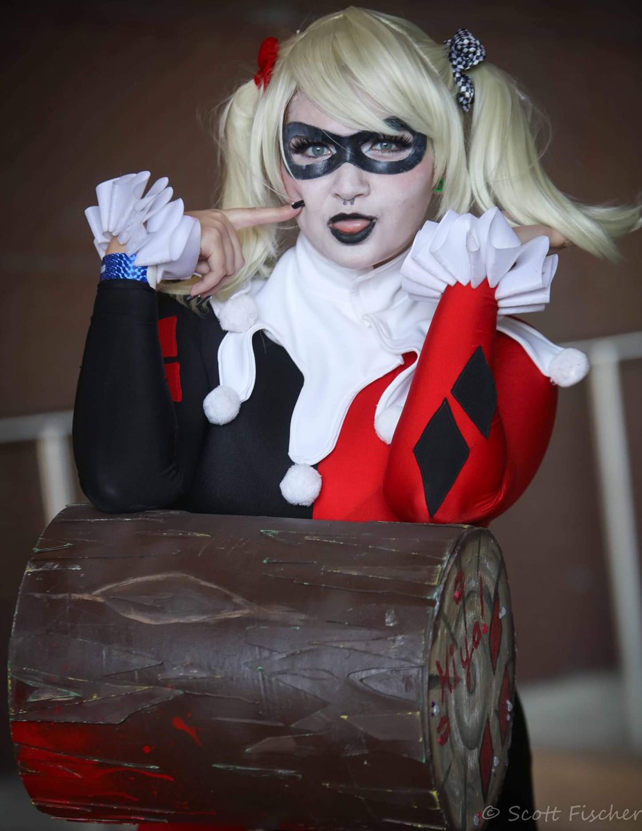 Miss me puddin’?💗 It was nice to break out Harley again! 📸 Scott Fischer #harleyquinn #harleyquinncosplay #dallasfandays #dallascomiccon #dccosplay