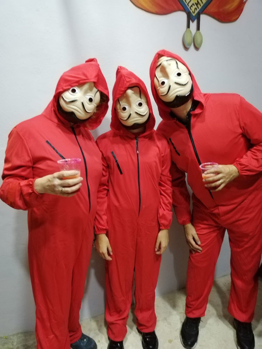 Los falleros ya celebramos Halloween en nuestra falla el pasado sábado.
Y tú ¿Aún no lo has hecho? 🎃