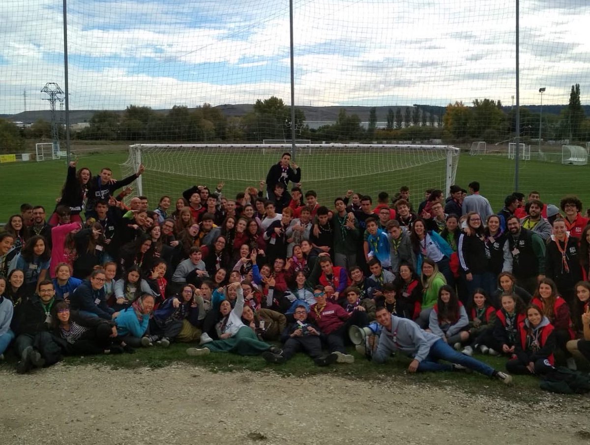 GSCastilla's tweet photo. Este finde nuestros Pioneros y Rutas han estado en Burgos en el Erasmus +: Talking to Young People #ttyp en el que trataron la problemática del bullying 💪🏼⚜️ https://t.co/G5FbAq6r7x