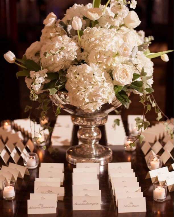 Your escort card table welcomes guests into the reception space. Make it a "wow" with a gorgeous centerpiece like this one from @lizstewartfloraldesign!⠀⠀⠀⠀⠀⠀⠀⠀⠀
Photo: @lifeandlovestudio⠀⠀⠀⠀⠀⠀⠀⠀⠀
Venue: @tpcsawgrassweddings ift.tt/36lX0pc