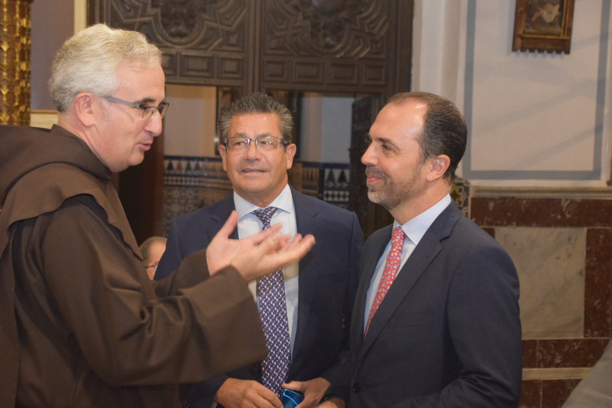 JavierMillanCz's tweet photo. En la presentación de #Conventum, una nueva forma de disfrutar y conocer el rico patrimonio material e inmaterial de los conventos de #SevillaHoy
Magnífica iniciativa de @aseturismo producida por @engranajes que supone ofrecer variadas experiencias para un #turismo de calidad https://t.co/8pszlhGLbT