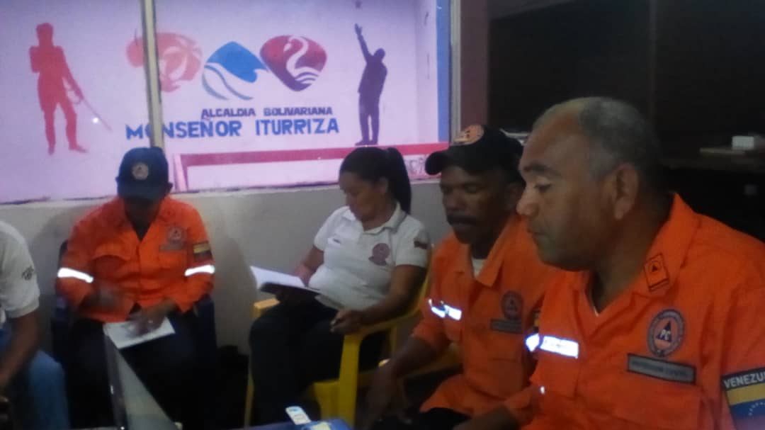 PCivil_Ve's tweet photo. #28Oct | En Chichiriviche los directores de Mcpios Jacura, Píritu, Silva, San Francisco e Iturriza , establecen agenda de trabajo mancomunado para fortalecer las relaciones y la cooperación de la Costa Oriental del Estado Falcón
#TrabajoEnEquipoTriunfoSeguro 👏👍👊💪 https://t.co/ArQeMe2kd4