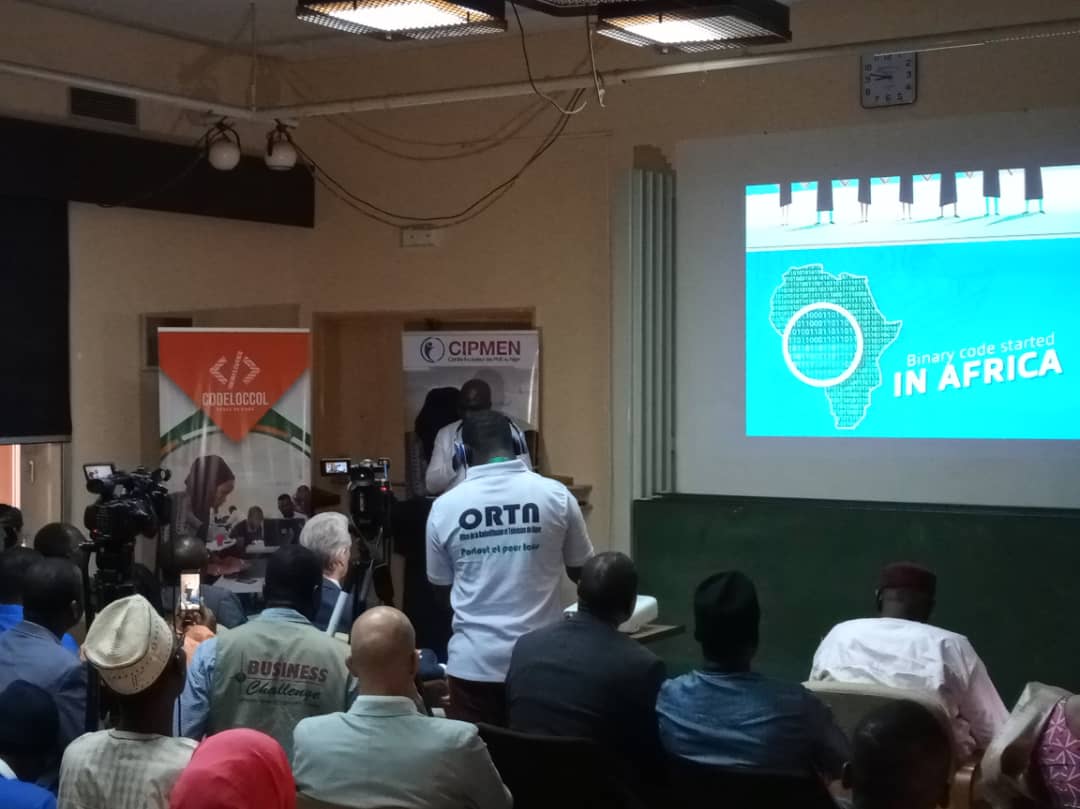 Hippolytetweets's tweet image. Inauguration de la 1ere école 100% code  (Code Loccol) du Niger par l&apos;ANSI et le CIPMEN, ce matin à Sadoré. ....#Code4Change
#AEEN4DEV