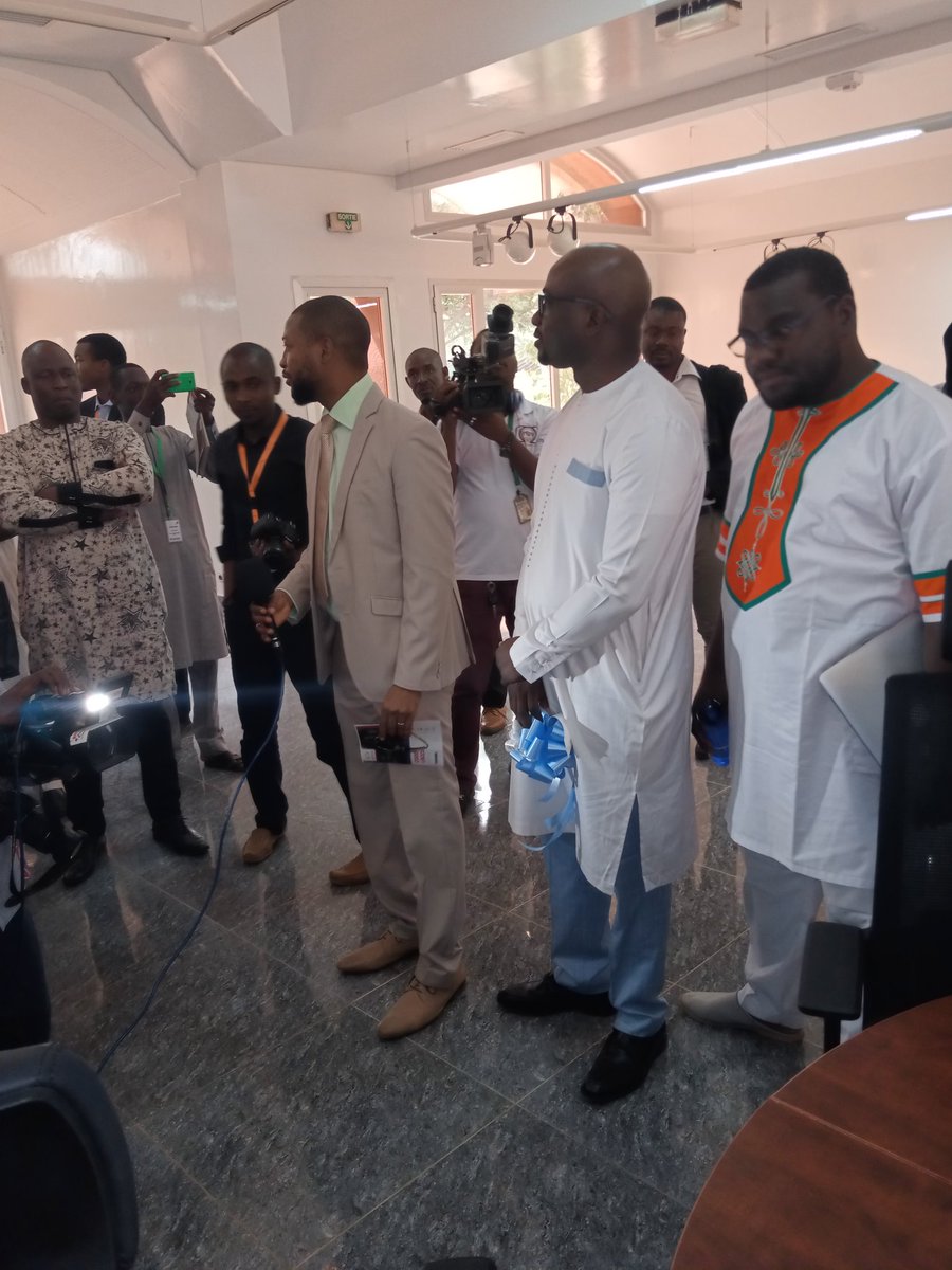 Hippolytetweets's tweet image. Inauguration de la 1ere école 100% code  (Code Loccol) du Niger par l&apos;ANSI et le CIPMEN, ce matin à Sadoré. ....#Code4Change
#AEEN4DEV