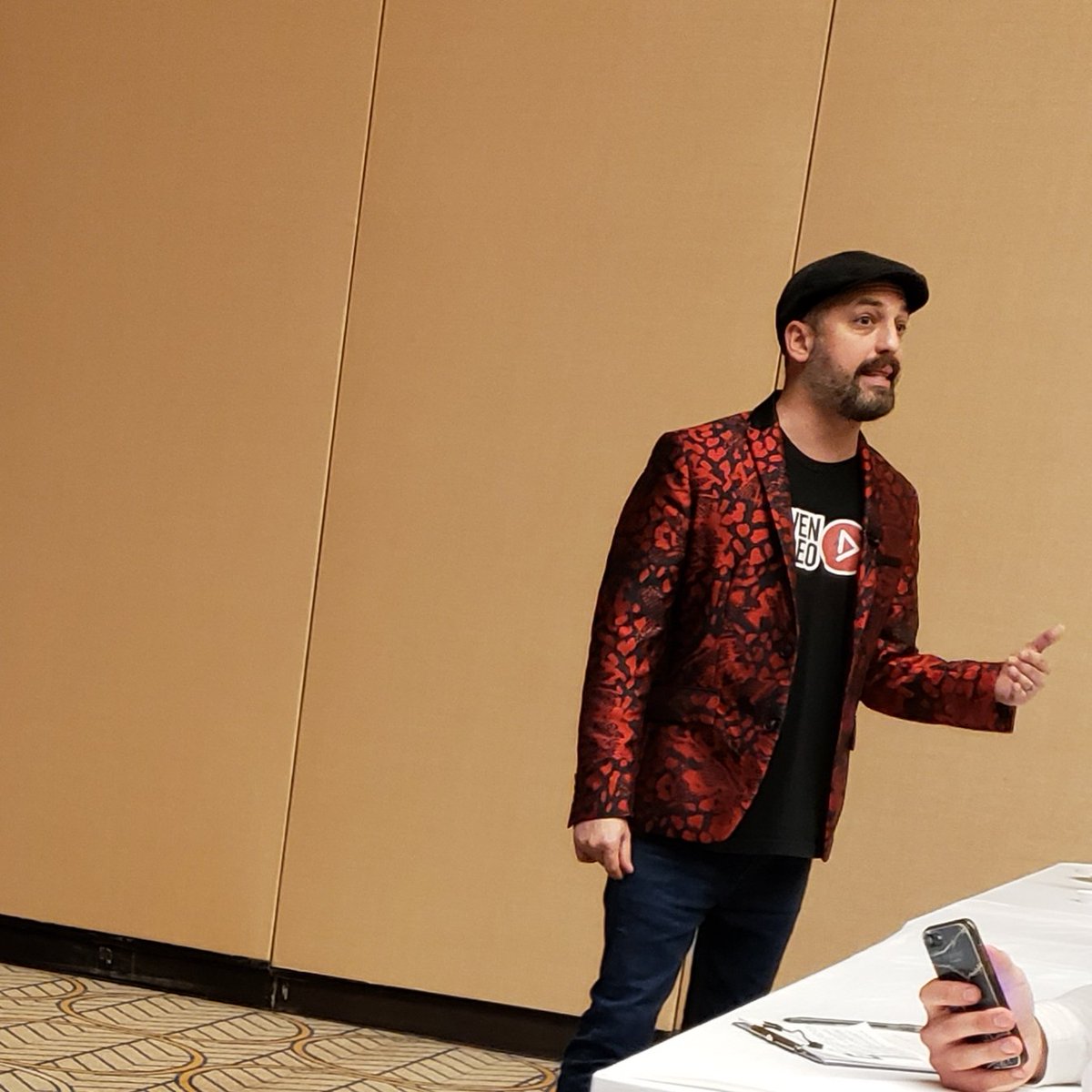 RealJennyPhan's tweet photo. Kicking off @orbiteers #ContentJam  with @owenvideo and how to make YouTube content that works! https://t.co/JwIgxUNmPn