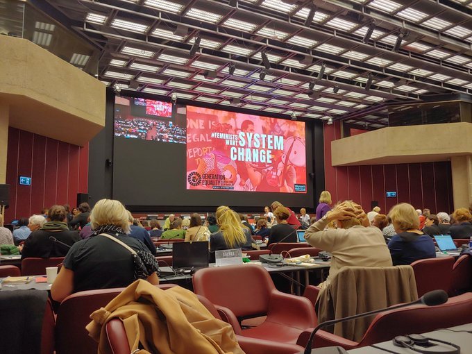 Nous sommes au forum de la société civile de #BeijingPlus25 à fixer les priorités du changement systématique avec les féministes de la région #cdnpoli  #GenerationEquality #feministswantsystemchange