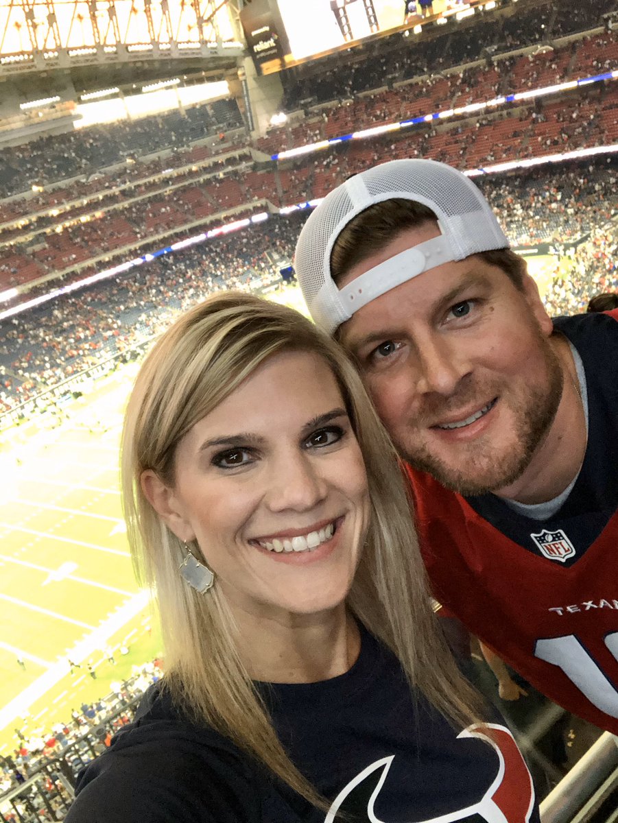 cmills2007's tweet photo. From LA to TX! Fun football weekend. 🏈💜💛💙❤️ #winwinweekend #geauxtigers #geauxtexans https://t.co/9u4XpetTm7
