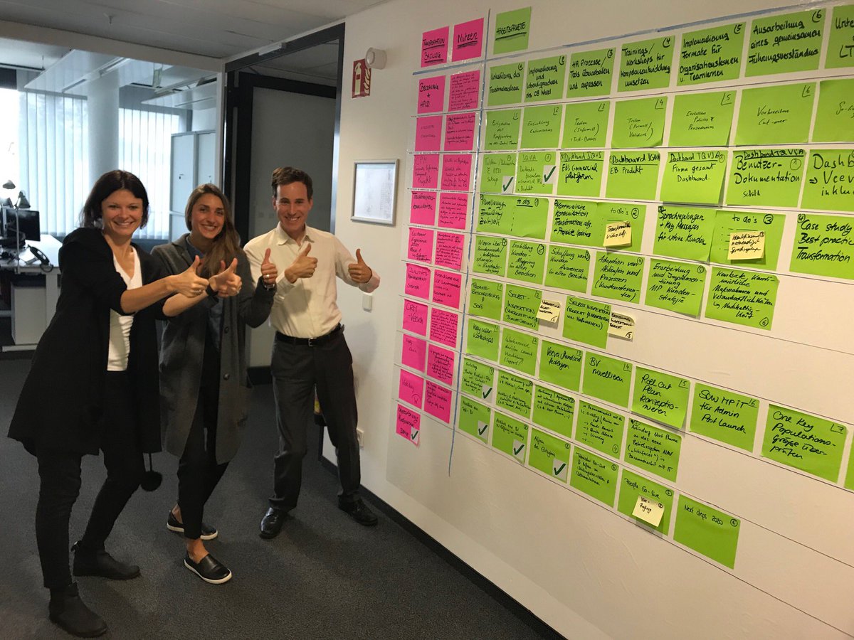ALeischik's tweet photo. #Agile # Transformation bei einem meiner Kunden - wie cool, wenn durch Impulse und gemeinsames mutiges Ausprobieren große Dinge entstehen - ein Taskboard zur Umsetzung aller Transformationsprojekte! Ich freue mich schon auf die gemeinsame Retro! https://t.co/UTWD3KIzH4