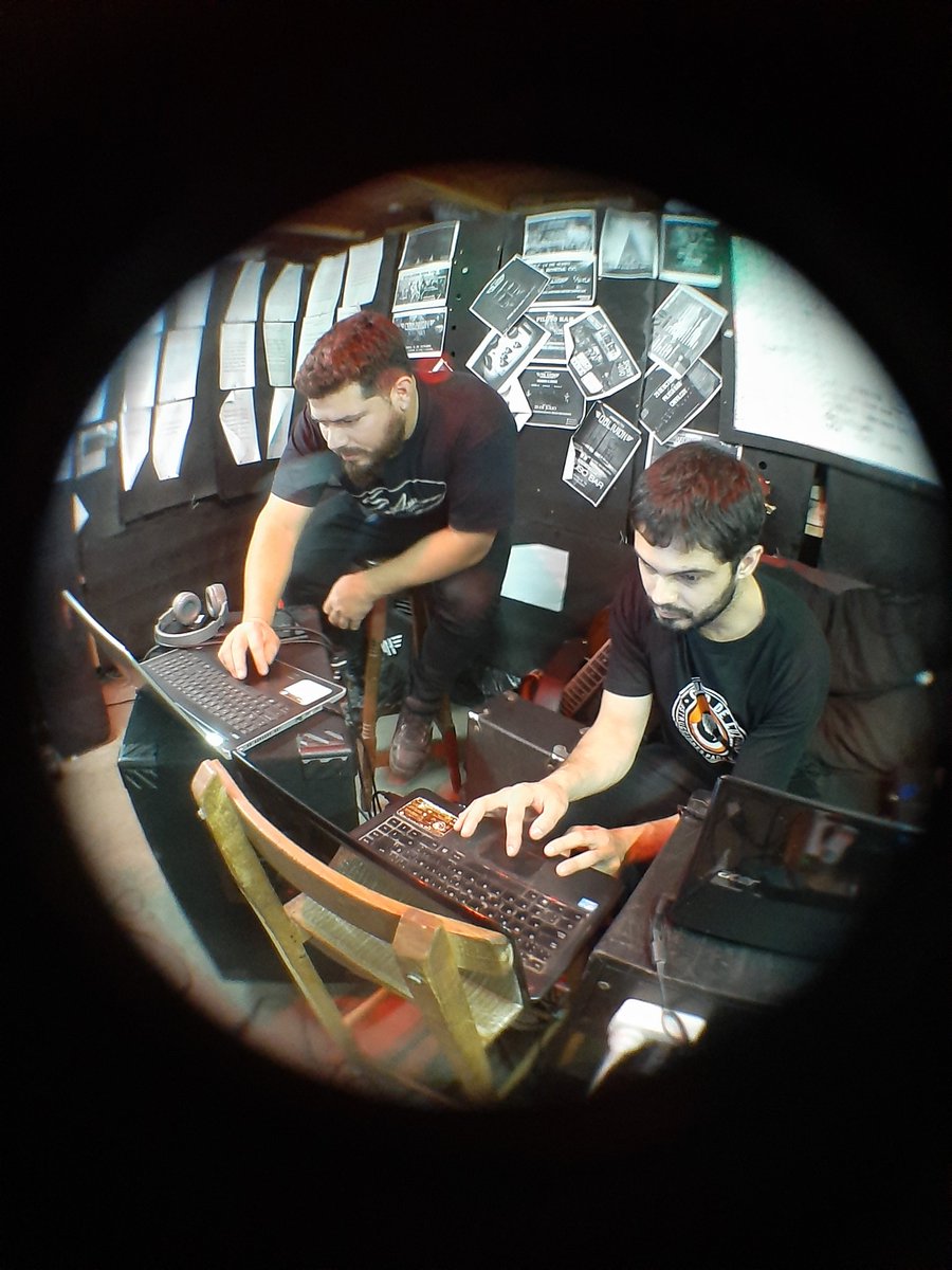 proyectoblivion's tweet photo. Estuvimos preproduciendo lo que se viene! Dentro de muy poquito nos metemos a grabar y estuvimos afilando detalles!
Seguinos:
+ Spotify: Proyecto Oblivion
+ YouTube: Proyecto Oblivion
+ Instagram: Proyecto Oblivion
@bl_producciones @blackcat_av #GiraPuraPalabra2019 #Oblivion5Años https://t.co/16TElEin8r
