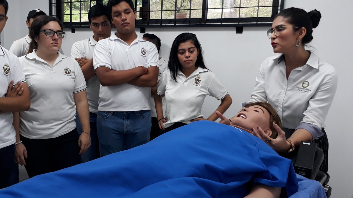 UOlmeca's tweet photo. Los visitantes del #ICHT también recorrieron los laboratorios de Enfermería, Biomédica y Médico Cirujano. https://t.co/FO873RhwSj